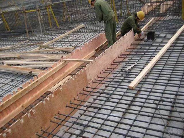 建筑施工中后澆帶、變形縫與施工縫的關(guān)鍵區(qū)別解析