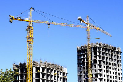 高層建筑中的起重機(jī) 現(xiàn)代城市建設(shè)的核心力量